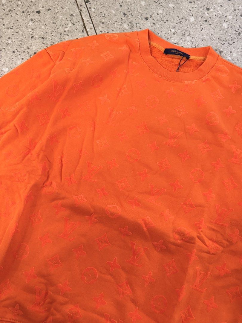 LV Terno Carpet Monogram (Category: Coats, Jackets and Outerwear) located in Baguio. Submitted by mardimercredi14 (Listing ID 1462410962, Image 3). Description: 🔥 Louis Vuitton (Terno) Dimensions: 25*28 (crewneck) 30-38*20.5 (short) Condition: excellent Color Rate: 10 ❌ none.