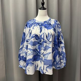 (Category: ) located in . Submitted by shopaholicwardrobe_ (Listing ID 1462366486, Image 1). Description: .