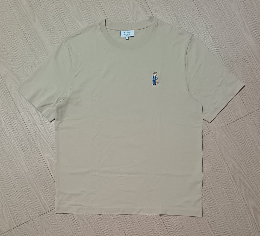 MAISON KITSUNE FOX-EMBROIDERED LOGO TEE (Category: Tshirts & Polo Shirts ) located in Cavite. Submitted by marcuz.lifestyle (Listing ID 1462366900, Image 1). Description: SIZE:MEDIUM ON TAG WIDTH:22 LENGTH:28 VERRYGOOD CONDITION NO ISSUE COLOR RATE:9/10 MOP:GCASH DELIVERY COURIER:JNT LOCATION:IMUS CAVITE.