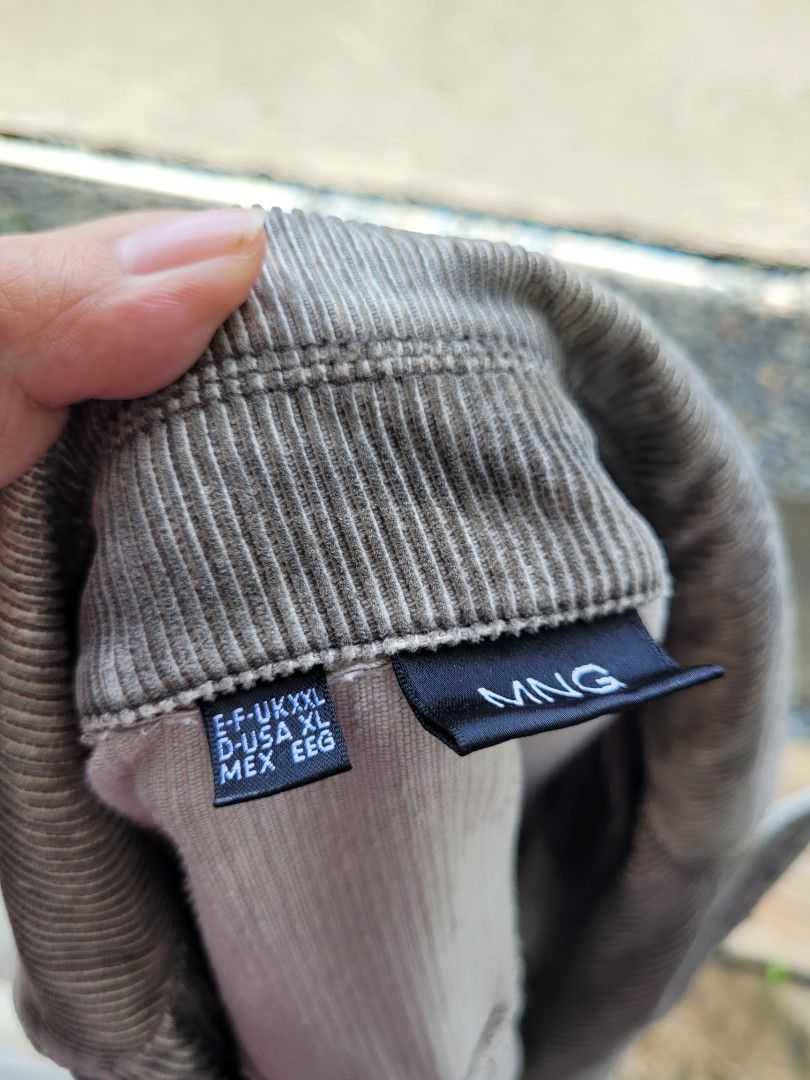 Mango Corduroy Blazer Jacket (Category: Coats, Jackets and Outerwear) located in Muntinlupa City. Submitted by havilahph (Listing ID 1462269848, Image 2). Description: Grey corduroy jacket from Mango, great for work! Fits XL..