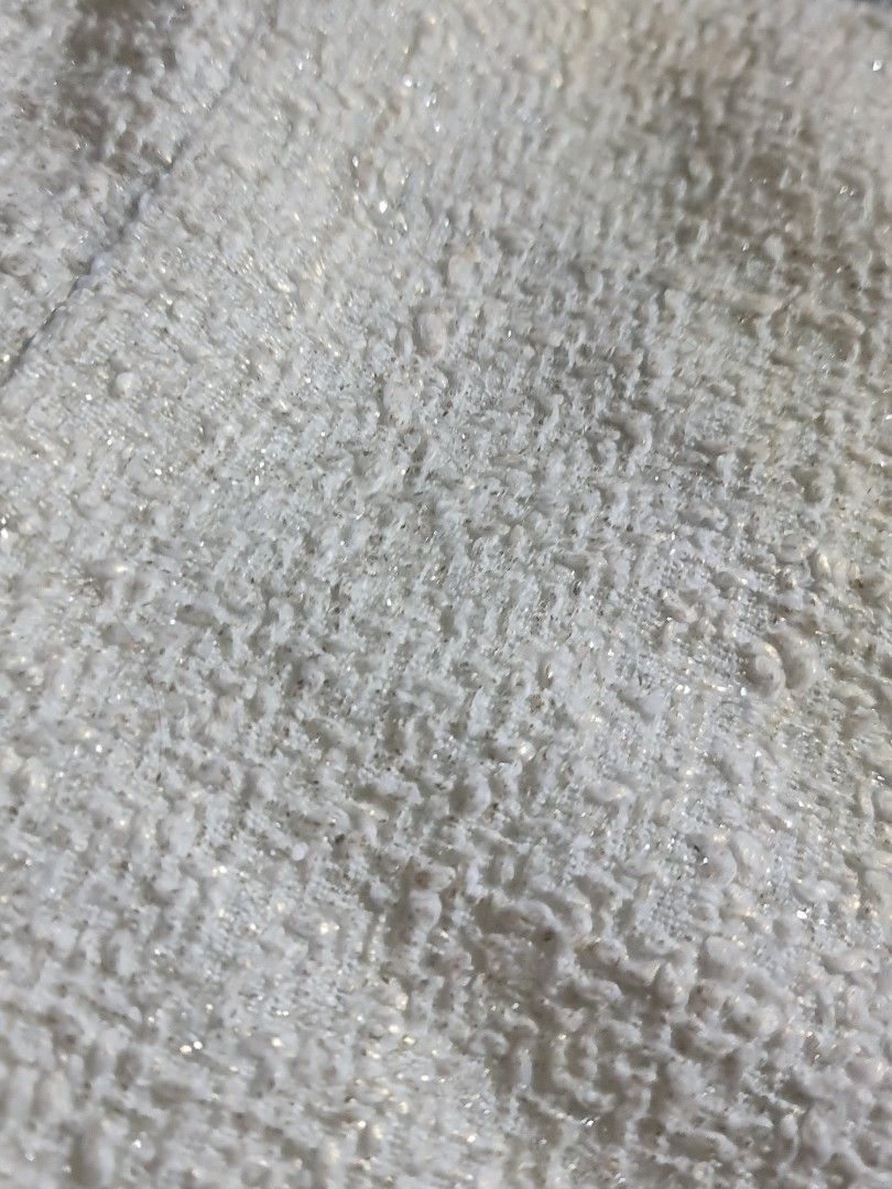 Mappa Textured Shorts Size M (Category: Shorts) located in Manila. Submitted by vast_urban.thrift (Listing ID 1462295952, Image 2). Description: - Cream textured shorts from Mappa - Size: Medium (M) - Two small pocket details on the front - Tweed-like material - Ideal for casual outfits.