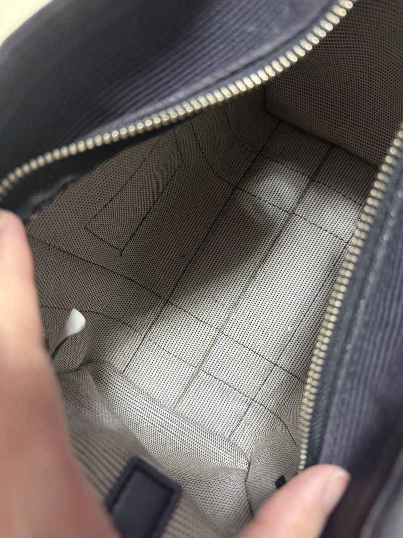Marc Jacobs The Tote Bag Black Canvas (Category: Luxury Bags & Wallets) located in Paranaque City. Submitted by kimgcham (Listing ID 1462378888, Image 3). Description: - Authentic Marc Jacobs "The Tote Bag" - Durable black canvas material - Versatile crossbody option with included long strap - Immaculate and clean interior - Ideal for everyday essentials and errands.