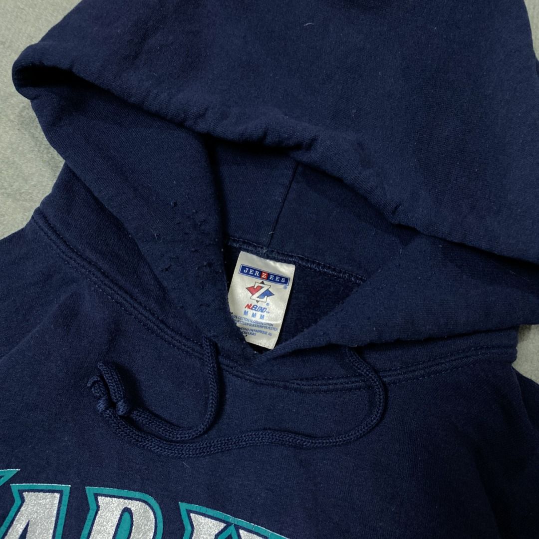 Mariners Hoodie (Category: Hoodies) located in Imus. Submitted by lsthriftsaig (Listing ID 1462323240, Image 3). Description: Mariners Hoodie Size tag: Medium Length: 25 Width: 21.5 Issue(s): None Condition: 10/10.