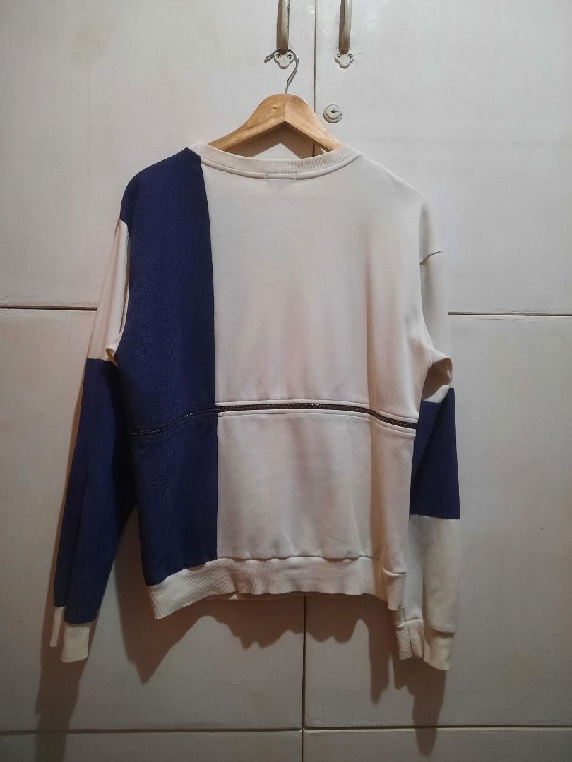 MARKUS 'DENIM PATCHWORK' LONGSLEEVE SWEATER (Category: Coats, Jackets and Outerwear) located in Manila. Submitted by ako.si.lemmor (Listing ID 1462305738, Image 2). Description: This is authentic and personal use. Dimes: 19.5X26.5 (M) Color rate: 8.5/10 Issue: Color fade, dirty white parts Ship at your own cost or pickup Mandaluyong..