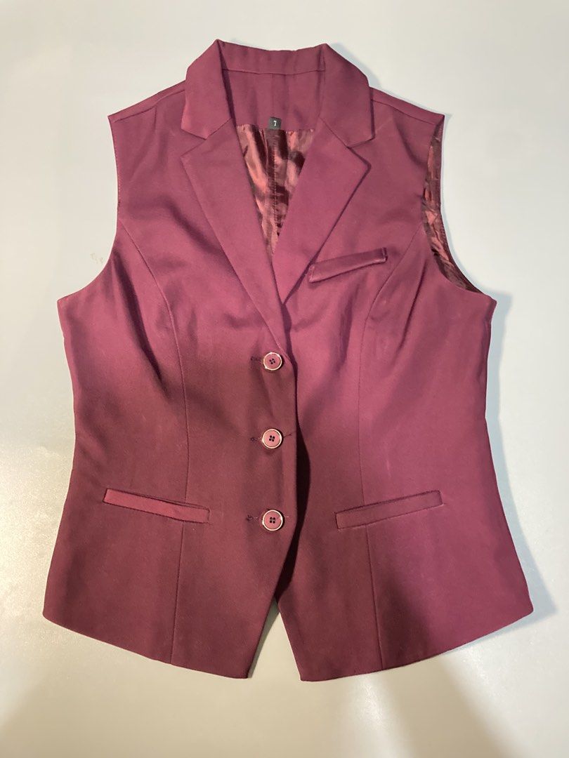 Maroon Vest for women (Category: Blouses) located in Manila. Submitted by prelovedstoreforyou (Listing ID 1462394083, Image 1). Description: Never ko nasuot even once. I bought it on black app and nasayang lang kasi hindi ko nagamit at hindi na kasya..