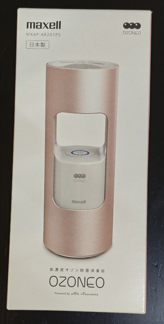 【日本製】Maxell OZONEO MXAP-AR201PS 殺菌除臭機 （分類：空氣清新機及抽濕機）位於 Hong Kong。 由 cn270417v2 提交（商品編號 1462437790，圖片 1）。簡介： 低濃度臭氧殺菌除臭，有效去除細菌、病毒同異味。細細部，擺廳、房、衣櫃、廁所都得。仲可以放喺有寵物嘅地方。USB充電，方便慳電。。