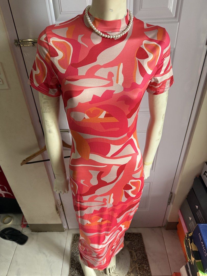 Maxi Dress (Category: Dresses) located in Las Pinas. Submitted by sellerkjb (Listing ID 1462264570, Image 3). Description: Not sure if brand new or worn pero very good condition Medium on tag.