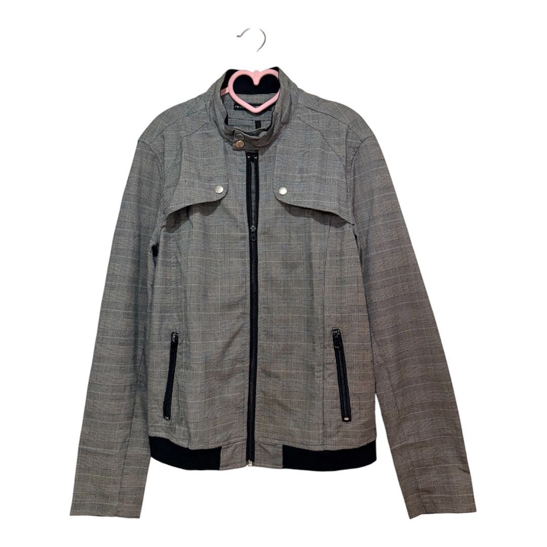 Men's Grey Plaid Bomber Jacket (Category: Coats, Jackets and Outerwear) located in Paranaque City. Submitted by la_hermosa.ph (Listing ID 1462301737, Image 1). Description: - Stylish grey bomber jacket - Subtle plaid pattern - Full zip-up front - Snap button collar detail - Two convenient zip pockets - Ribbed cuffs and hem for a snug fit - Ideal for everyday casual wear.