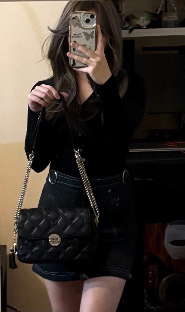 Metrocity two way black chain bag (Category: Shoulder Bags) located in Binangonan. Submitted by bagsistersph (Listing ID 1462384755, Image 2). Description: .