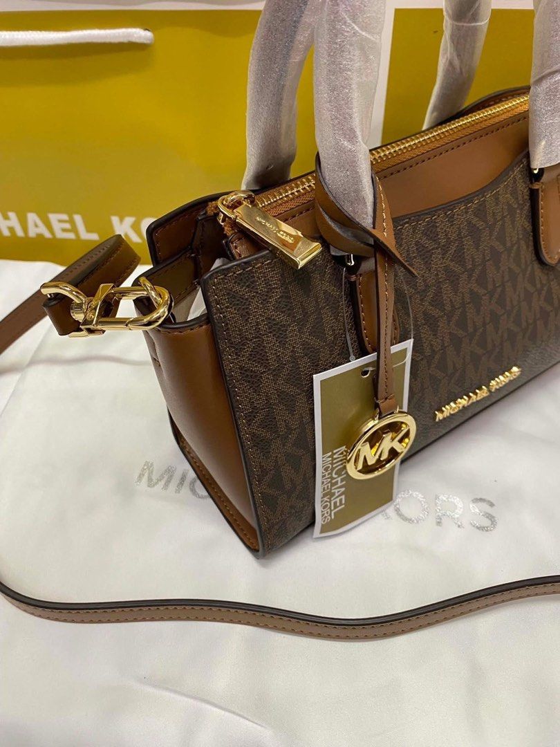 Michael Kors Arden Mess Bag (Category: Shoulder Bags) located in Binan City. Submitted by pinkykeenshop (Listing ID 1462436975, Image 3). Description: .