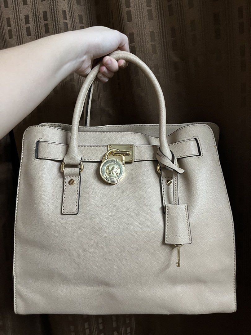 Michael Kors Beige Leather Satchel Handbag (Category: Luxury Bags & Wallets) located in Manila. Submitted by strawberikiss (Listing ID 1462331718, Image 1). Description: - Beige leather satchel bag - Gold hardware with signature MK lock and key - with minimal signs of usage. (what you see is what you get).