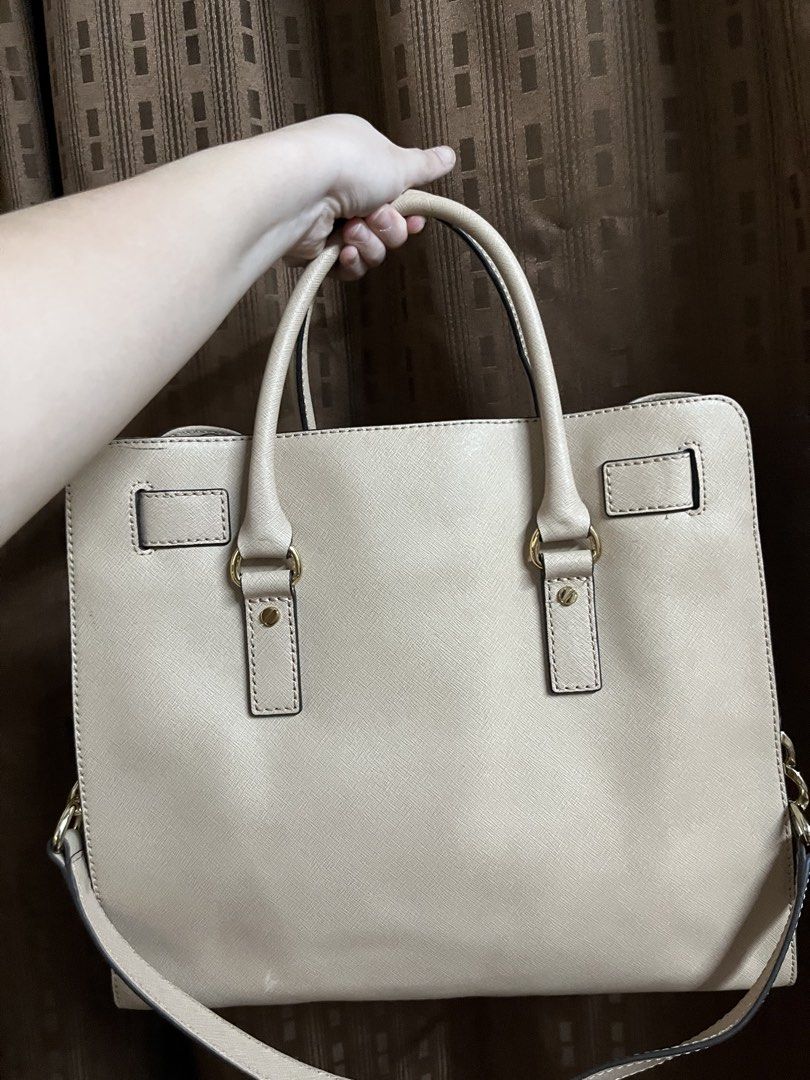 Michael Kors Beige Leather Satchel Handbag (Category: Luxury Bags & Wallets) located in Manila. Submitted by strawberikiss (Listing ID 1462331718, Image 2). Description: - Beige leather satchel bag - Gold hardware with signature MK lock and key - with minimal signs of usage. (what you see is what you get).