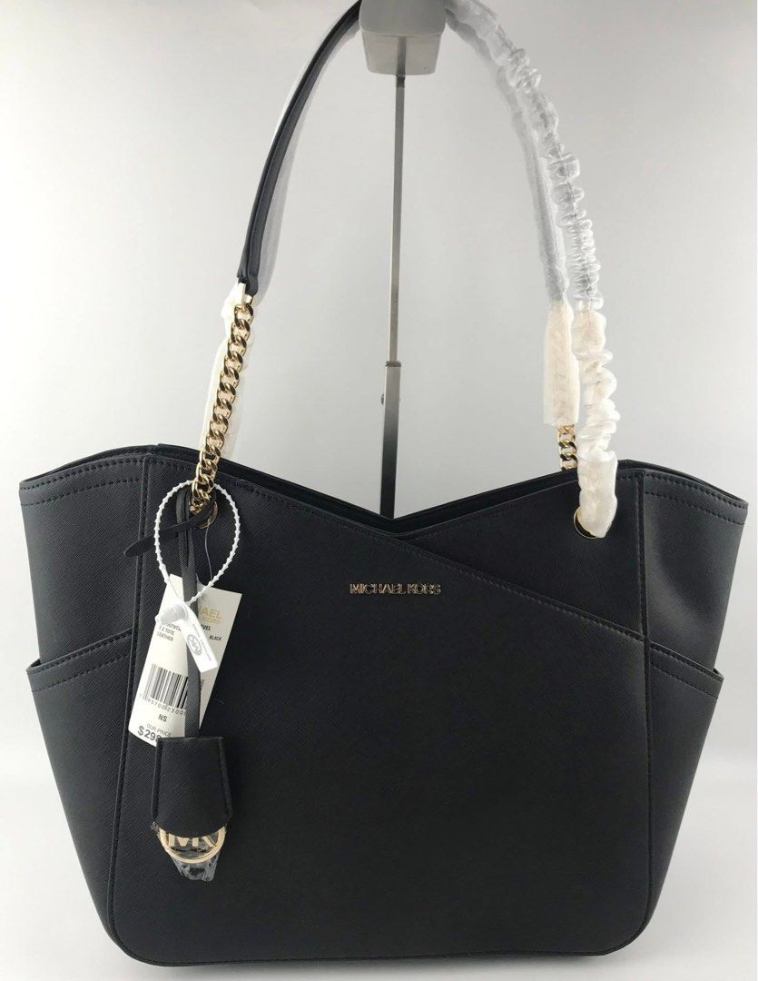 Michael Kors Jetset Travel Tote (Category: Shoulder Bags) located in Binan City. Submitted by pinkykeenshop (Listing ID 1462436530, Image 1). Description: .