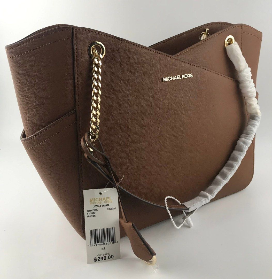 Michael Kors Jetset Travel Tote (Category: Shoulder Bags) located in Binan City. Submitted by pinkykeenshop (Listing ID 1462436604, Image 2). Description: .