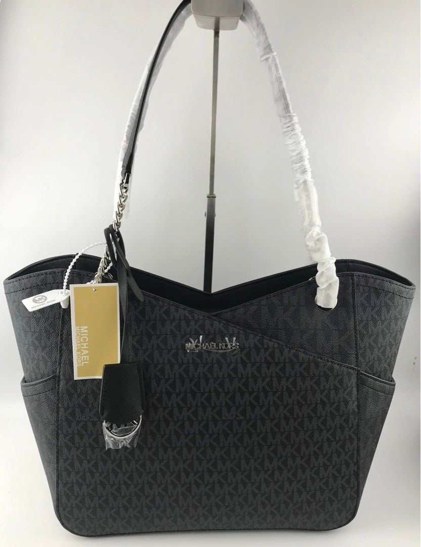 Michael Kors Jetset Travel Tote (Category: Shoulder Bags) located in Binan City. Submitted by pinkykeenshop (Listing ID 1462437935, Image 1). Description: .