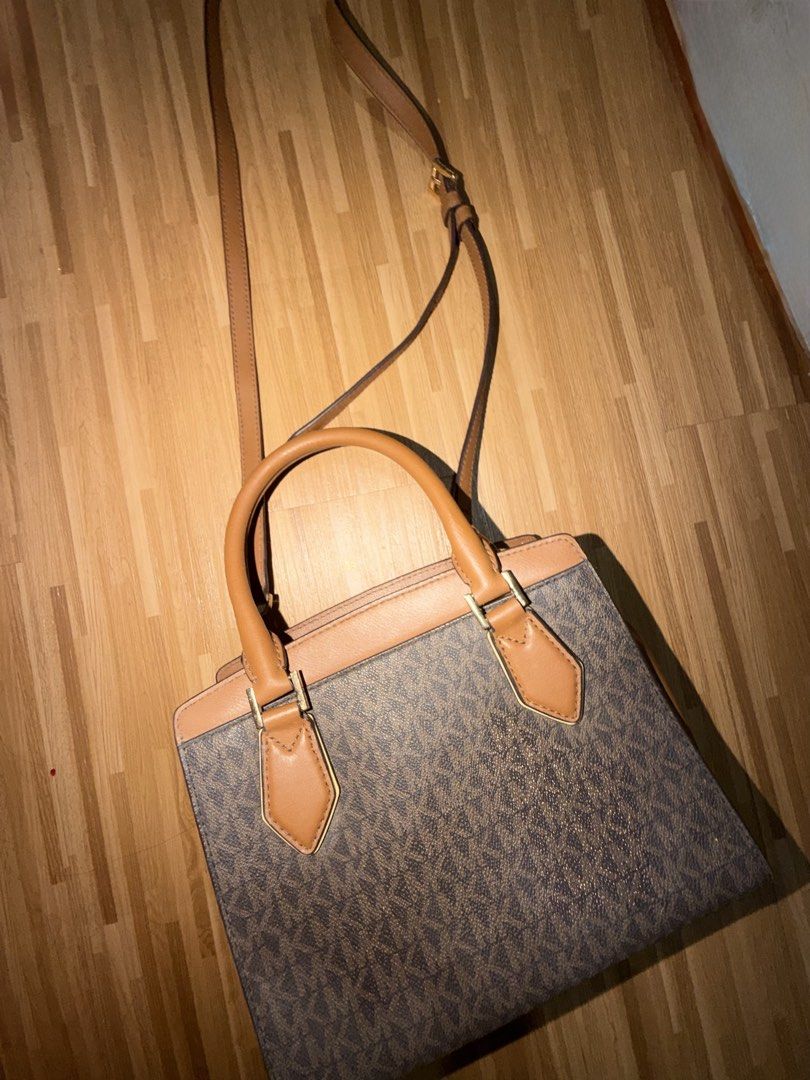 Michael Kors Mott Medium Messenger Satchel MK Logo (Category: Cross-body Bags) located in Quezon City. Submitted by rarebird_040e2f (Listing ID 1462317565, Image 2). Description: - Lightly Used: middle interior zipper is slightly stuck, but still functional and open and closed properly. - Top handles/adjustable strap have no scratch or dents - Classic and versatile design - Original (check code) Reason for selling: Funds for school No return once