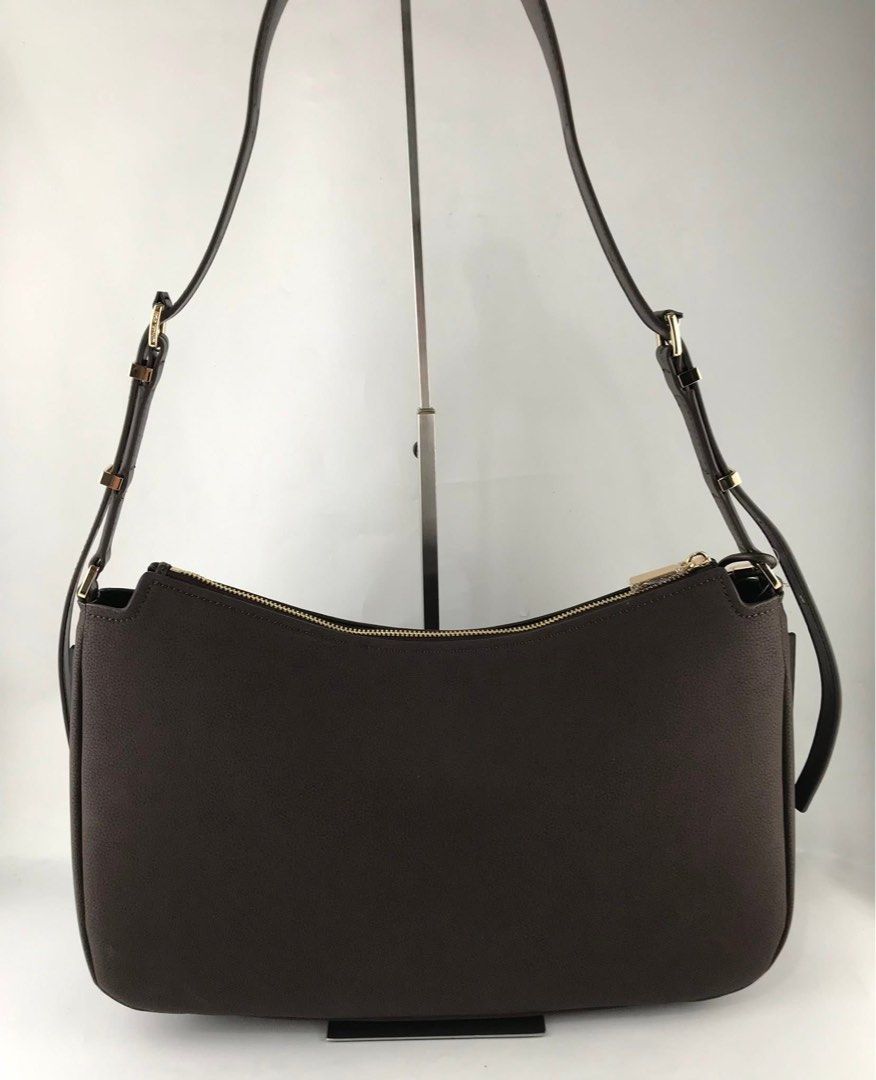 Michael Kors Nolita Medium (Category: Shoulder Bags) located in Binan City. Submitted by pinkykeenshop (Listing ID 1462437750, Image 3). Description: .