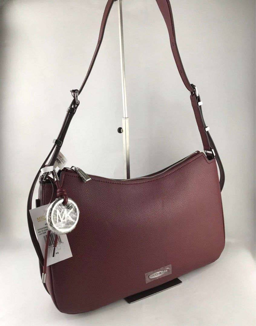 Michael Kors Nolita Medium (Category: Shoulder Bags) located in Binan City. Submitted by pinkykeenshop (Listing ID 1462437780, Image 2). Description: .