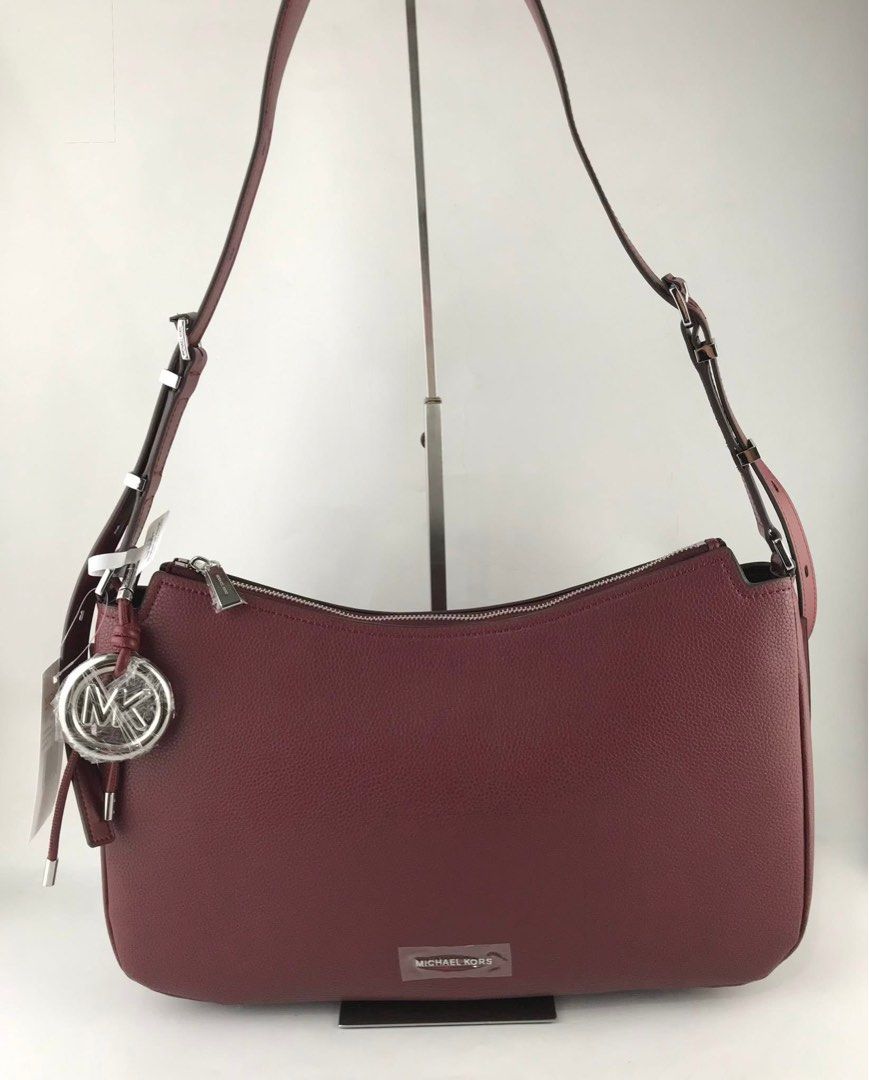 Michael Kors Nolita Medium (Category: Shoulder Bags) located in Binan City. Submitted by pinkykeenshop (Listing ID 1462437780, Image 1). Description: .