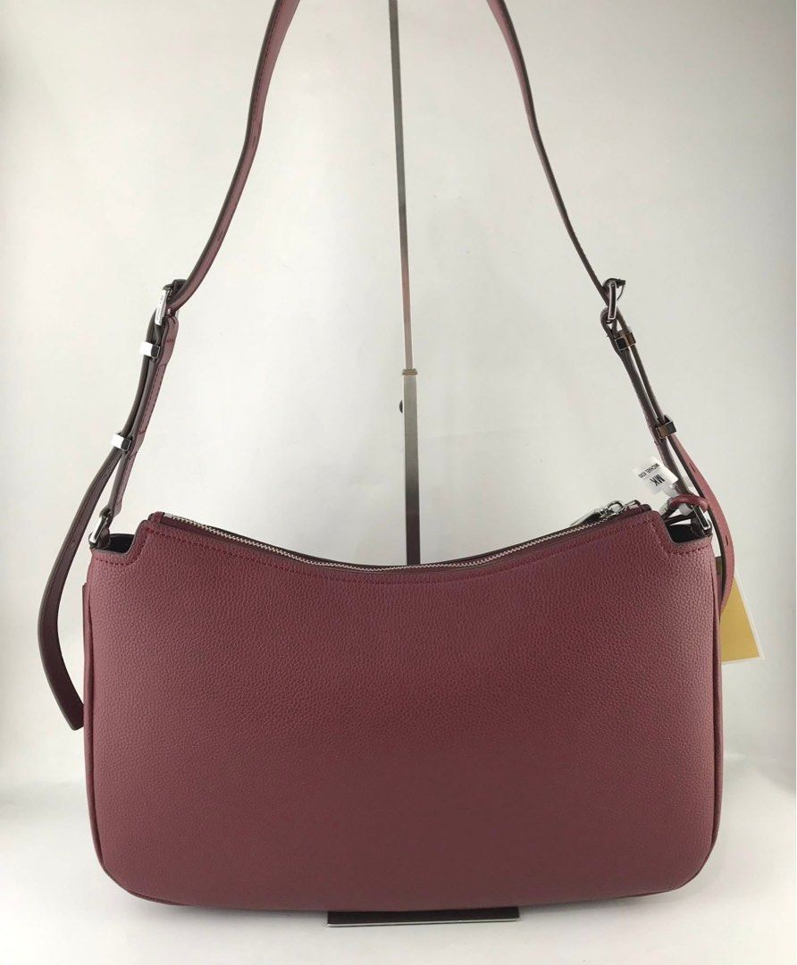 Michael Kors Nolita Medium (Category: Shoulder Bags) located in Binan City. Submitted by pinkykeenshop (Listing ID 1462437780, Image 3). Description: .