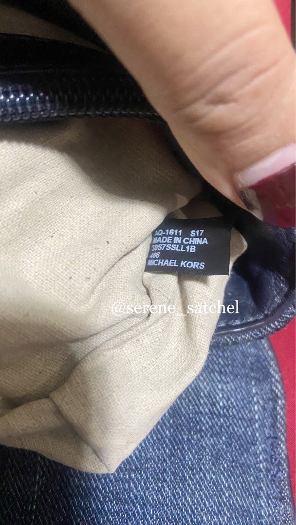 Michael Kors Sloan Floral (Category: Luxury Bags & Wallets) located in Valencia. Submitted by srn_stchl (Listing ID 1462351215, Image 3). Description: No rubs No stain .
