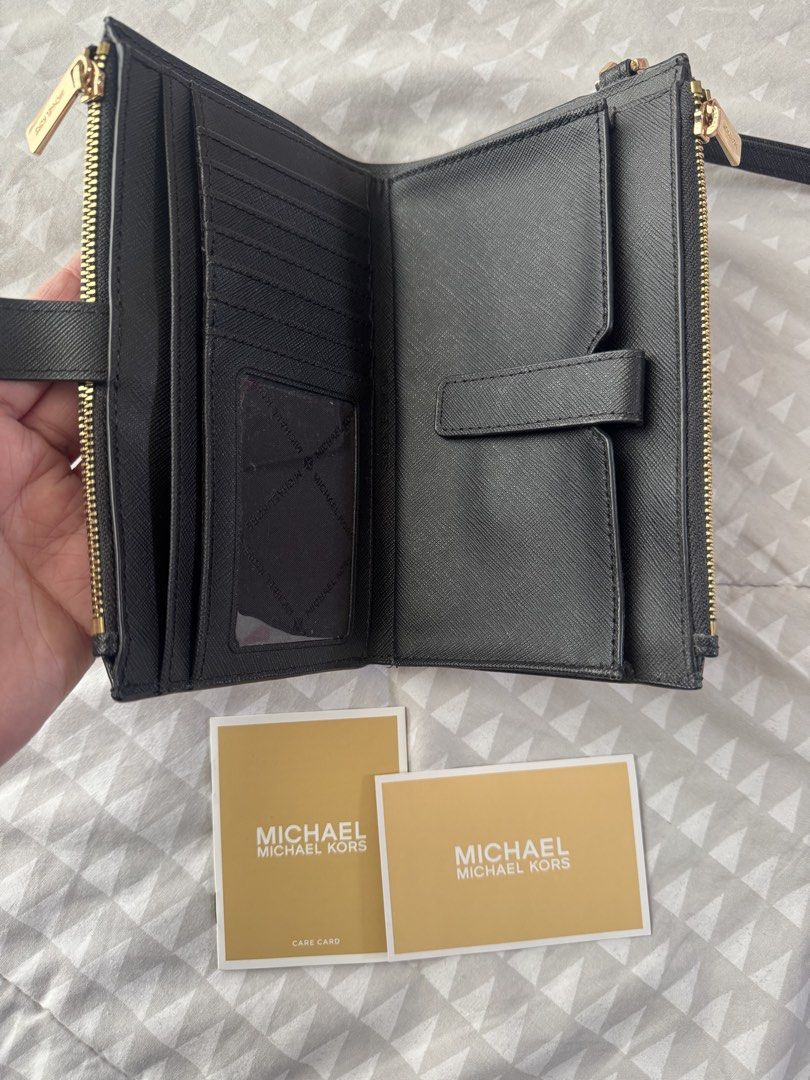 Michael Kors Wristlet Wallet (Category: Wallets & Card holders) located in San Juan City. Submitted by namhani (Listing ID 1462269946, Image 3). Description: Michael Kors Jet Set Large Leather Smartphone Wristlet Wallet - textured Saffiano leather - finished with gold-tone lettering .
