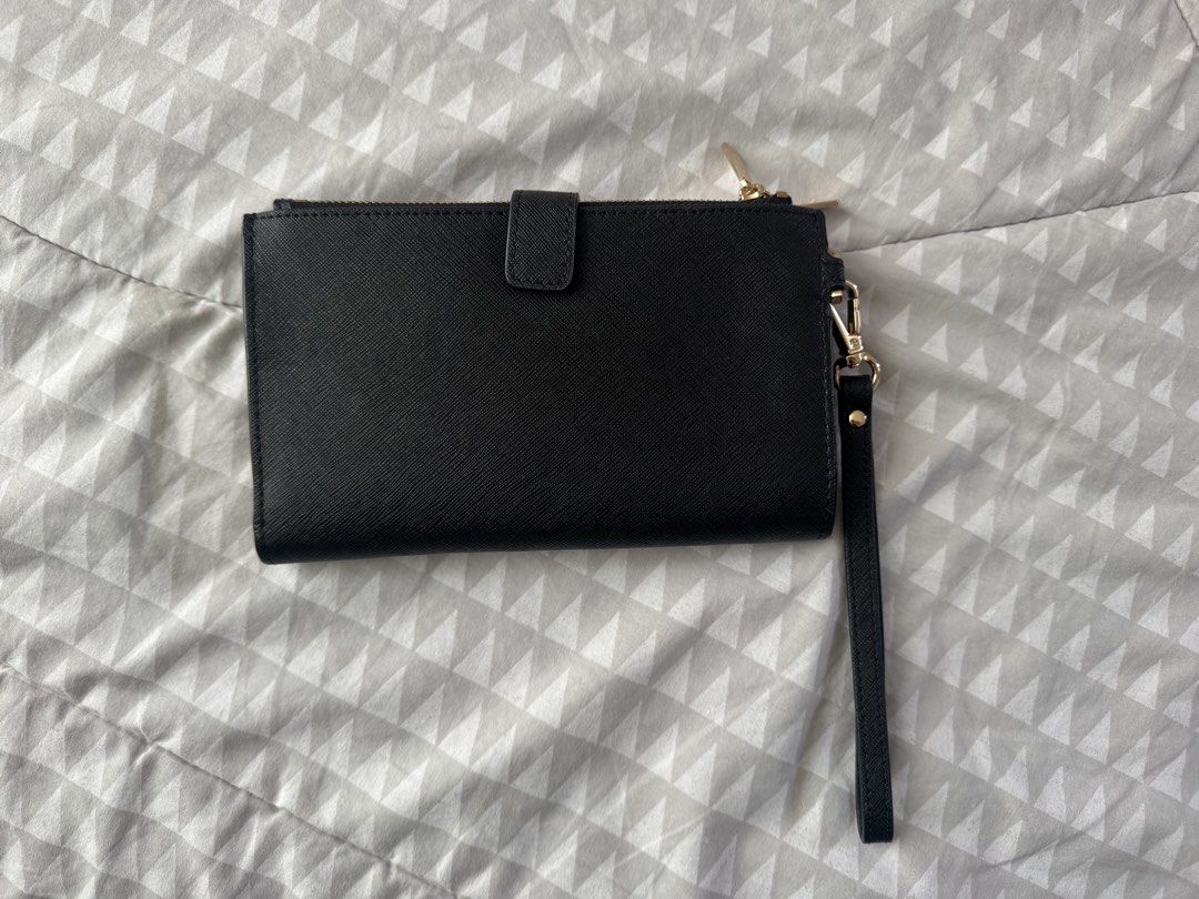 Michael Kors Wristlet Wallet (Category: Wallets & Card holders) located in San Juan City. Submitted by namhani (Listing ID 1462269946, Image 2). Description: Michael Kors Jet Set Large Leather Smartphone Wristlet Wallet - textured Saffiano leather - finished with gold-tone lettering .