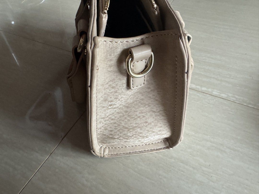 MICHAELA Beige Textured Top Handle Bag with Strap (Category: Cross-body Bags) located in Valenzuela. Submitted by tricegonzales (Listing ID 1462335999, Image 3). Description: - Brand: MICHAELA - Color: Beige - Material: Textured - Features: Top handles, detachable shoulder strap, zipper closure - Hardware: Gold details - Interior: Spacious, fits essentials - Ideal for: Everyday use.
