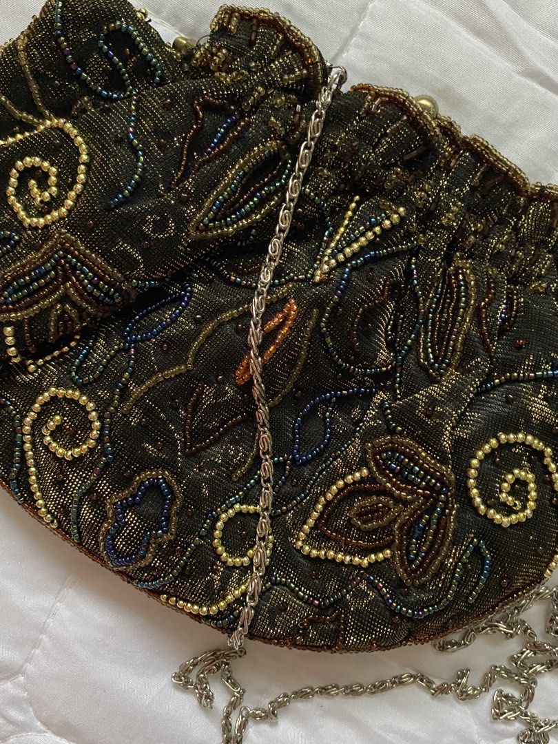 midnight trinket - black beaded purse (Category: Purses & Pouches) located in Quezon City. Submitted by brattybabe (Listing ID 1462327425, Image 2). Description: Color may vary due to lighting Dimes: W: 9 in. L: 6.5 in. 💳 Mode of payment: GCash, Paymaya, Metrobank, Maribank 🚚 Courier: Lalamove, Grab Padala, J&T, or Toktok only. 🫶🏻 The buyer is responsible for the shipping cost. 💲 Payment first before shipping the item. ⛔️ Note: I do not acce