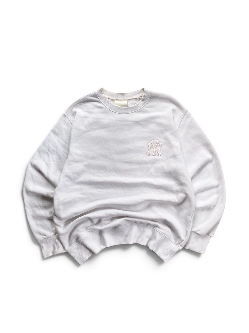 MLB Big Logo Sweater (Category: Hoodies) located in Davao. Submitted by fastbear-aad4 (Listing ID 1462397174, Image 2). Description: MLB SWEATER Size: Small Dimes: 21.5x27 Color rate: 9.5/10 Condition: Excellent! Issue: None 📩📩📩.