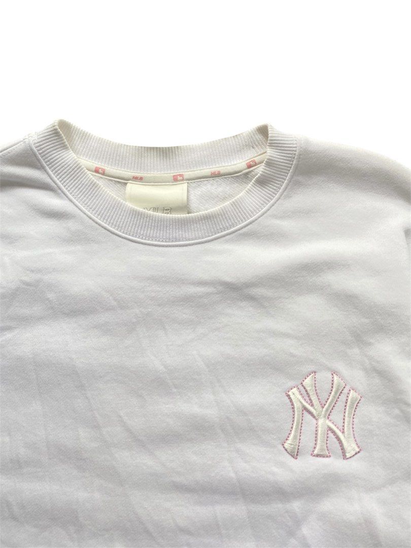 MLB Big Logo Sweater (Category: Hoodies) located in Davao. Submitted by fastbear-aad4 (Listing ID 1462397174, Image 3). Description: MLB SWEATER Size: Small Dimes: 21.5x27 Color rate: 9.5/10 Condition: Excellent! Issue: None 📩📩📩.