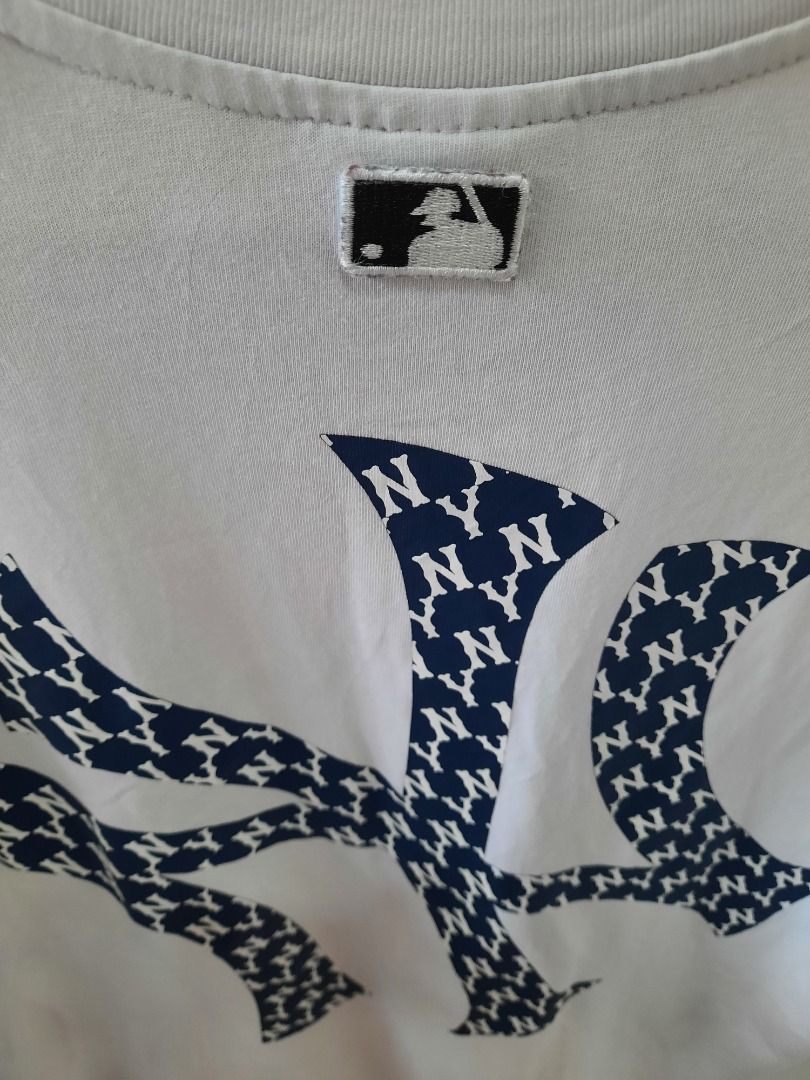 AUTHENTIC MLB 'NEW YORK YANKEES' MONOGRAM SHIRT (Category: Tshirts & Polo Shirts ) located in Manila. Submitted by ako.si.lemmor (Listing ID 1462309772, Image 3). Description: This item is authentic but thrifted, manage your expectation. Dimes: 20X27 (L) Color rate: 8.5/10 Issue: Washable stains, needs cleaning Ship at your own cost or pickup Mandaluyong..