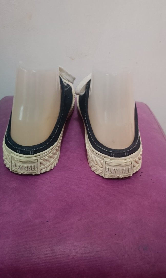 MLB Playball Sneakers (Category: Sneakers) located in Davao. Submitted by naxarugal (Listing ID 1462283837, Image 3). Description: ukay source no issue may konting heel drag size W6 insole 23 cm maganda pa.
