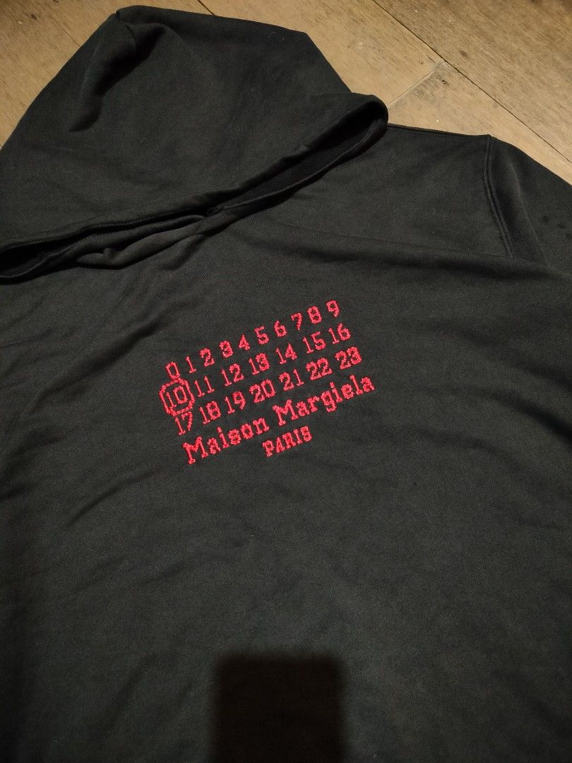 MM10 Hoodie Size XL (Category: Coats, Jackets and Outerwear) located in Valencia. Submitted by thriftpingniever (Listing ID 1462354669, Image 2). Description: Off/Legit MM10 Hoodie . Size XL Dimes 25 width x 28.5 Length Excellent condition 9/10 color rate na sa picture na ang issue ⬇️.