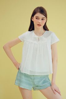 (Category: ) located in . Submitted by savemyoverflowingwardrobe (Listing ID 1462399922, Image 1). Description: .