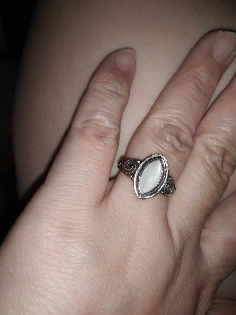 Moonstone ring size 8 non tarnish (Category: Rings) located in Quezon City. Submitted by eidorableshop (Listing ID 1462263837, Image 2). Description: .
