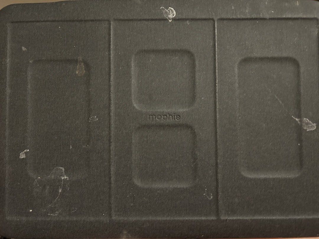 Mophie 4 device charging mat (Category: Announcements) located in Manila. Submitted by annstuffs (Listing ID 1462419888, Image 1). Description: Pls check the photo for reference, comes with original charger. 🔌 • Less hassle to charge a phone, airpods & watch. The mophie 4-in-1 Wireless Charging Mat is a multi-device charging station designed to simultaneously power up to four Qi-enabled wireless devices (at up to 10W each) plus an extra wired de