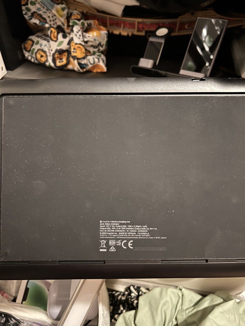 Mophie 4 device charging mat (Category: Announcements) located in Manila. Submitted by annstuffs (Listing ID 1462419888, Image 3). Description: Pls check the photo for reference, comes with original charger. 🔌 • Less hassle to charge a phone, airpods & watch. The mophie 4-in-1 Wireless Charging Mat is a multi-device charging station designed to simultaneously power up to four Qi-enabled wireless devices (at up to 10W each) plus an extra wired de