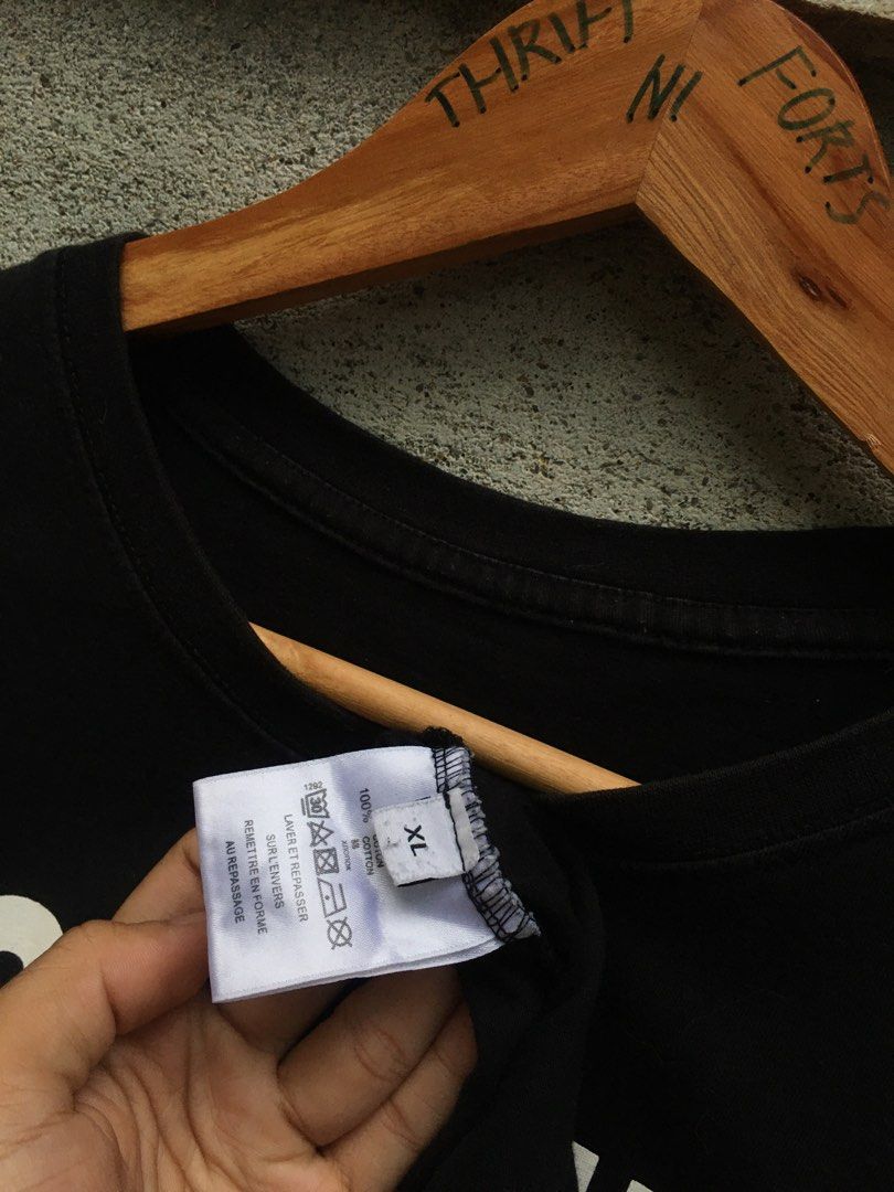 Moschino (Category: Activewear) located in Calapan. Submitted by thrift_ni_forts (Listing ID 1462280122, Image 3). Description: 21 Width 29 Length No issue Missing Necktag 10/10 Color Rate Excellent Condition.
