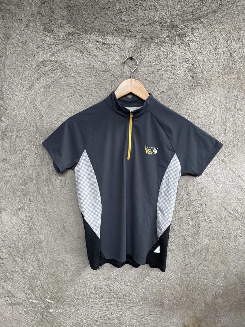 Mountain Hardwear (Category: Shirts) located in Polomolok. Submitted by michaelorodio9504 (Listing ID 1462262290, Image 1). Description: Width 18.5 Length 23 Size Small No issue Excellent 9.5/10 Color rate.