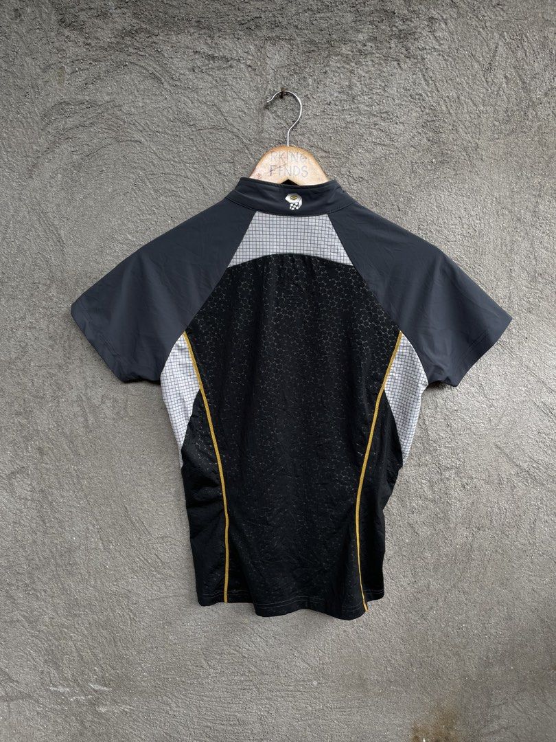 Mountain Hardwear (Category: Shirts) located in Polomolok. Submitted by michaelorodio9504 (Listing ID 1462262290, Image 2). Description: Width 18.5 Length 23 Size Small No issue Excellent 9.5/10 Color rate.