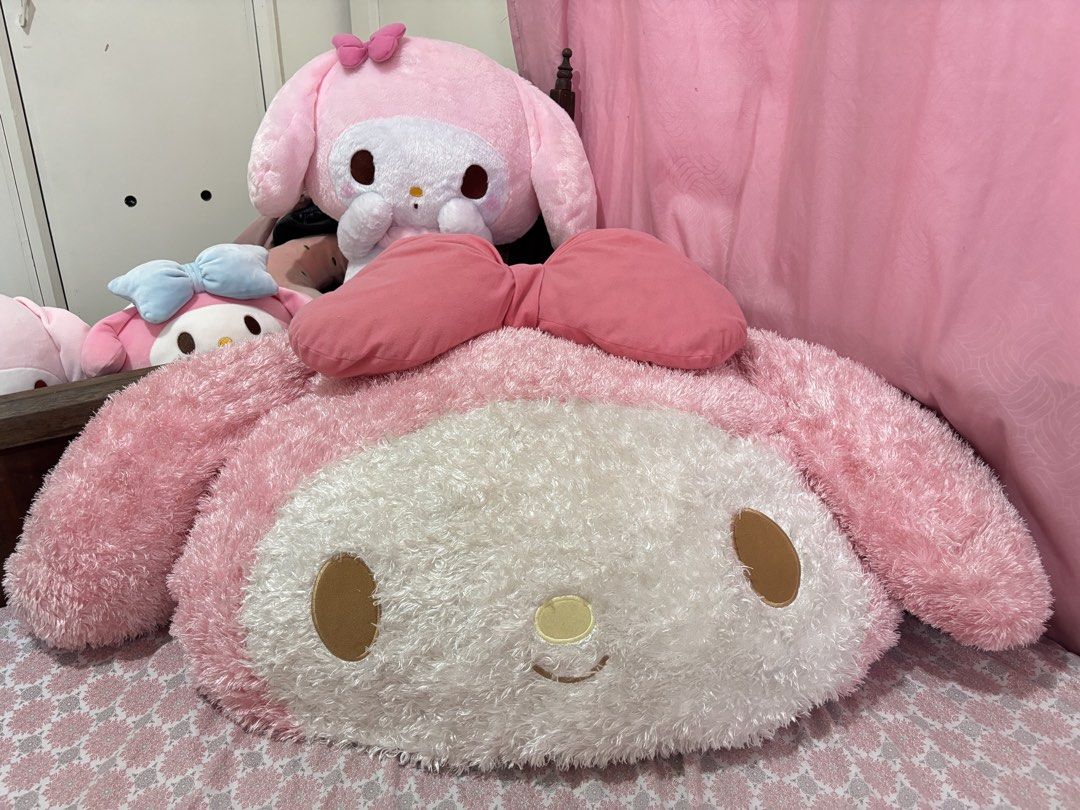 My Melody Jumbo Pillow (Category: Plushies & Soft Toys) located in Abucay. Submitted by leeeeeeeeeeen (Listing ID 1462117816, Image 1). Description: approximately 3ft x 2ft x 0.8ft free sf message melon shake in facebook to see the video charm not included, used only as a size reference.