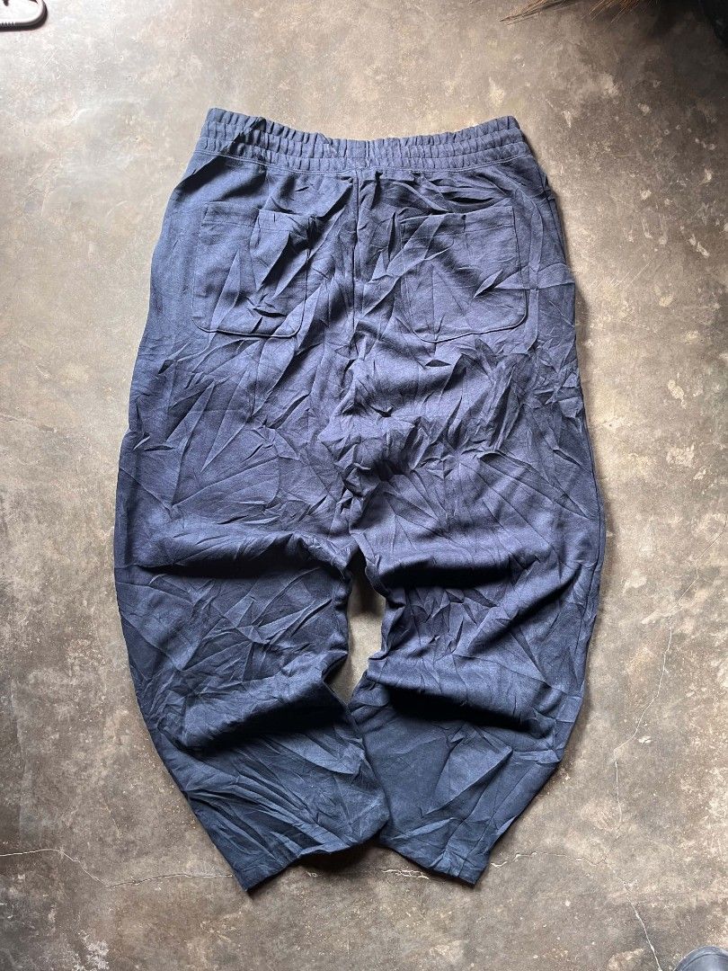 Navy Blue Wide Leg Sweatpants (Category: Other Bottoms) located in Banga. Submitted by its.zayn11e (Listing ID 1462286616, Image 3). Description: - Comfortable navy blue sweatpants - Wide leg design for a relaxed fit - Elastic waistband with drawstring - Two side pockets - Ideal for lounging or casual wear - Easy to style.