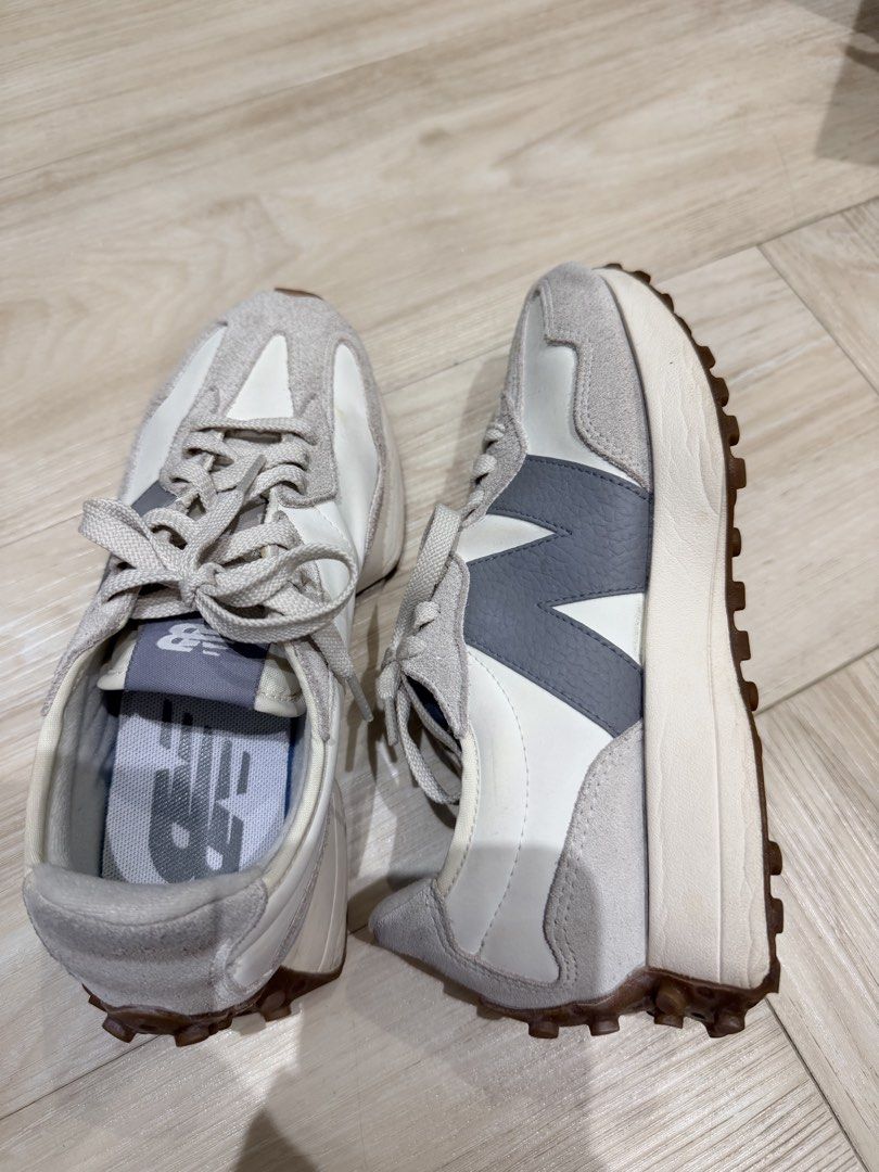 NEW BALANCE 327 (Category: Sneakers) located in Manila. Submitted by sunflowershoppp (Listing ID 1462433788, Image 2). Description: .