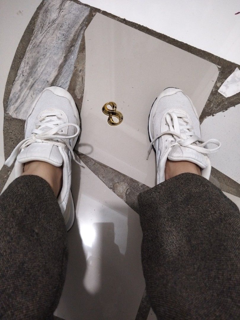 New Balance 575 (Category: Sneakers) located in El Salvador. Submitted by francheskaukayukay (Listing ID 1462306078, Image 1). Description: .