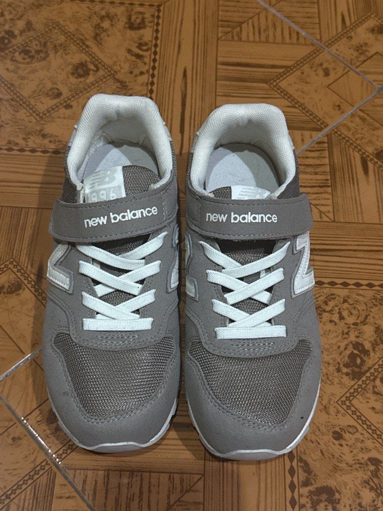 New balance 996 (Category: Dress Shoes) located in Manila. Submitted by pialoved (Listing ID 1462293122, Image 2). Description: Size 4 US.