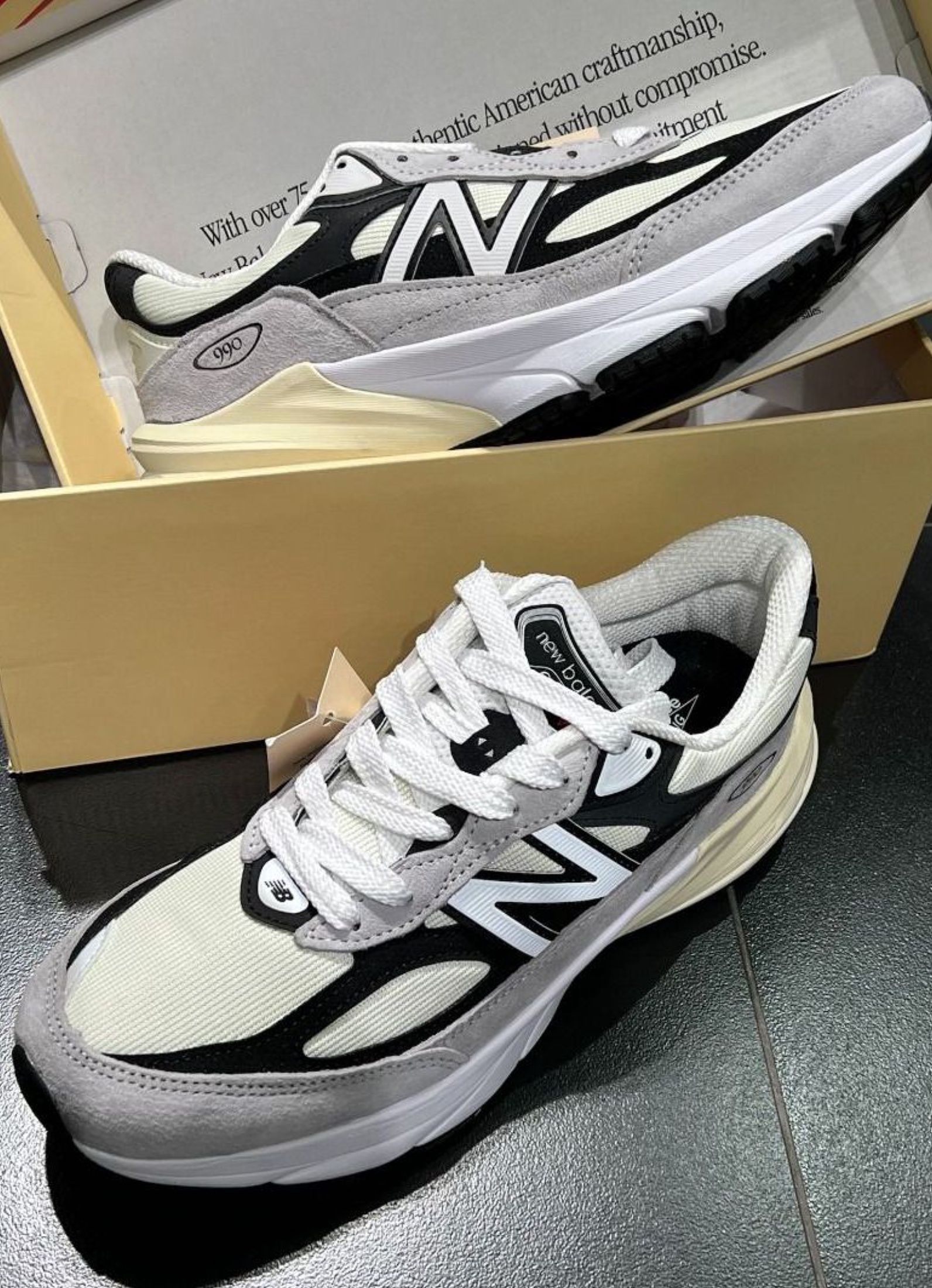 New Balance NB 990 V6 跑步鞋 灰色 美款 （分類：波鞋）位於 Hong Kong。 由 velvetvogue8 提交（商品編號 1462276916，圖片 2）。簡介： ✦ New Balance ✦ New Balance NB 990 V6 跑步鞋 灰色 美款 ✦ 全新 · 未著用 順豐包郵 · 貨到付款 落單3日發相確認 歡迎Chat查詢。