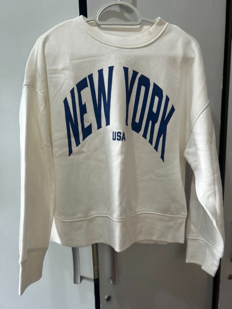 New York USA Sweatshirt (Category: Coats, Jackets and Outerwear) located in Pasig City. Submitted by ladyleslieisletavelarde4902 (Listing ID 1462329287, Image 1). Description: Brand: H&M - New York USA Sweatshirt Size: XS to S Excellent preloved condition MOP: Gcash / Bank Transfer Delivery: SF shouldered by buyer .
