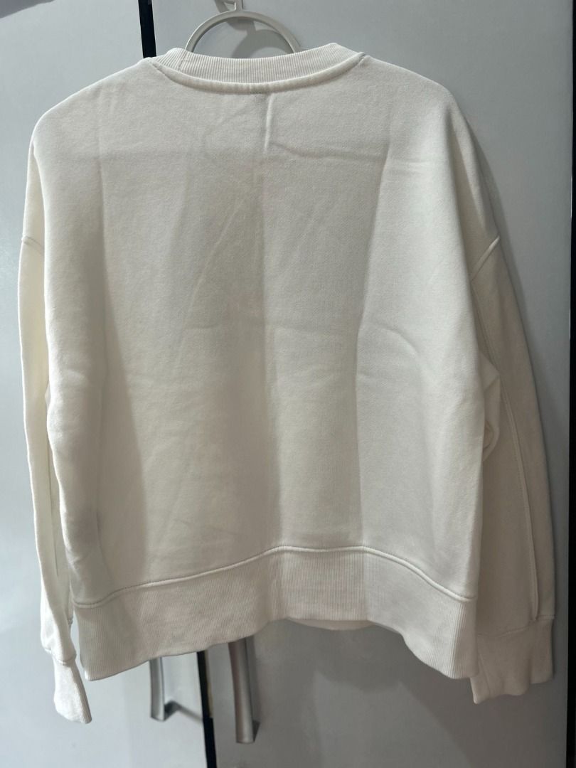 New York USA Sweatshirt (Category: Coats, Jackets and Outerwear) located in Pasig City. Submitted by ladyleslieisletavelarde4902 (Listing ID 1462329287, Image 3). Description: Brand: H&M - New York USA Sweatshirt Size: XS to S Excellent preloved condition MOP: Gcash / Bank Transfer Delivery: SF shouldered by buyer .