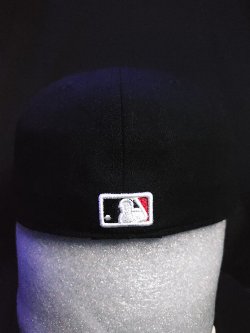 New York Yankees Baseball Cap Black (Category: Caps & Hats) located in Manila. Submitted by vestige_collection (Listing ID 1462290025, Image 2). Description: - Black baseball cap with iconic white NY logo - Unique red heart detail adds a touch of flair - Size: 7 1/8 (56.8cm) - Major League Baseball (MLB) branding inside - Perfect for New York fans and casual wear.